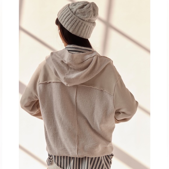 NWOT Free-est Raven Pullover in French Oak Size: XS - Picture 3 of 4